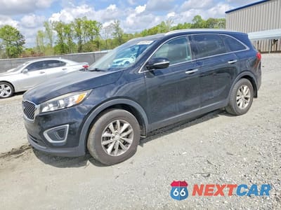 2017 KIA SORENTO LX 5XYPG4A38HG212273 - główne zdjęcie licytacji z USA - miniatura