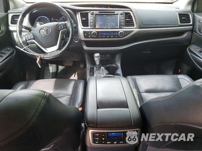 Zdjęcie 8 z 13 samochodu: 2018 TOYOTA HIGHLANDER LIMITED PLATINUM VIN:5TDDZRFH0JS902459 - miniatura