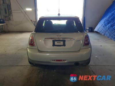 Zdjęcie 6 z 12 samochodu: 2011 MINI COOPER VIN:WMWSU3C54BT181723 - miniatura