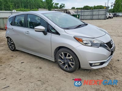 Czwarte zdjęcie samochodu z boku: 2017 NISSAN VERSA NOTE SR VIN:3N1CE2CP7HL352903 - miniatura