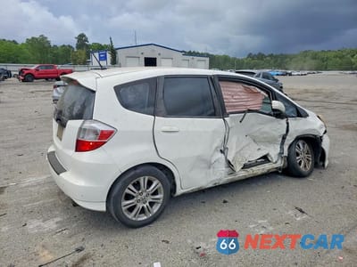 Trzecie zdjęcie samochodu z tyłu: 2010 HONDA FIT SPORT VIN:JHMGE8H4XAC030241 - miniatura