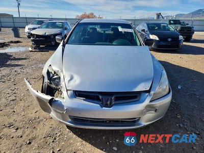 Piąte zdjęcie samochodu w środku: 2005 HONDA ACCORD DX VIN:1HGCM56135A157667 - miniatura