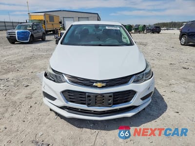 Piąte zdjęcie samochodu w środku: 2017 CHEVROLET CRUZE LS VIN:1G1BC5SM1H7224936 - miniatura