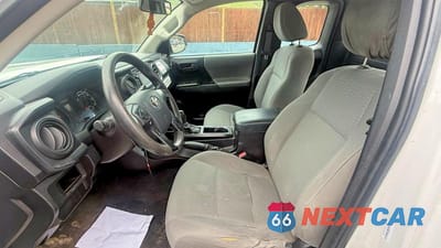 Piąte zdjęcie samochodu w środku: 2016 TOYOTA TACOMA SR VIN:5TFRX5GN6GX062098 - miniatura