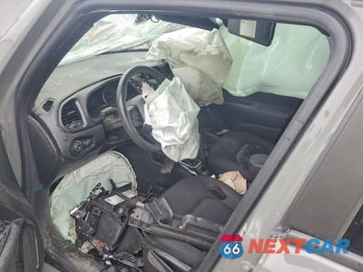 Zdjęcie 8 z 12 samochodu: 2022 JEEP RENEGADE ALTITUDE VIN:ZACNJDE18NPN81466 - miniatura