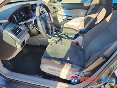 Zdjęcie 7 z 12 samochodu: 2009 HONDA ACCORD EX VIN:1HGCP26799A049084 - miniatura