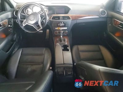Zdjęcie 8 z 12 samochodu: 2012 MERCEDES-BENZ C 250 VIN:WDDGF4HBXCA668130 - miniatura