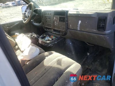 Zdjęcie 8 z 13 samochodu: 2005 GMC SAVANA 2500 CARGO UTILITY / SERVICE VAN VIN:1GTGG25V151901244 - miniatura