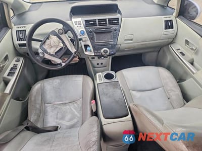 Zdjęcie 8 z 12 samochodu: 2012 TOYOTA PRIUS V VIN:JTDZN3EU5C3180701 - miniatura
