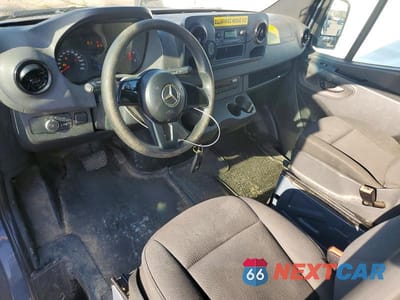 Zdjęcie 8 z 13 samochodu: 2019 MERCEDES BENZ SPRINTER 2500 DELIVERY VAN VIN:WD4PF0CD7KP039843 - miniatura