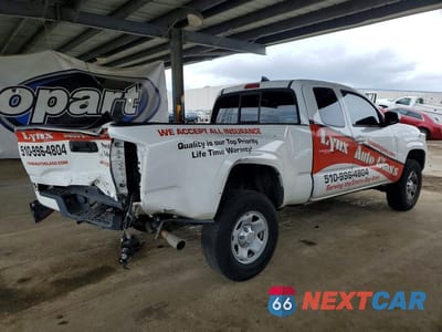 Trzecie zdjęcie samochodu z tyłu: 2018 TOYOTA TACOMA SR VIN:5TFRX5GN8JX108781 - miniatura
