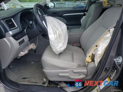 Zdjęcie 7 z 13 samochodu: 2018 TOYOTA HIGHLANDER LE VIN:5TDZARFHXJS036430 - miniatura