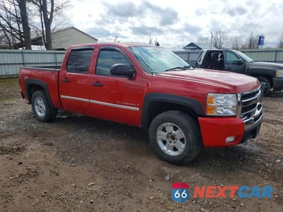 Czwarte zdjęcie samochodu z boku: 2009 CHEVROLET SILVERADO K1500 LT VIN:2GCEK233191127018 - miniatura
