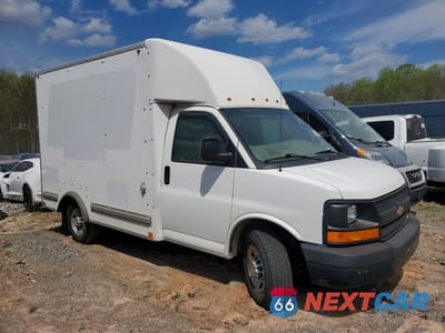 Czwarte zdjęcie samochodu z boku: 2015 CHEV EXPRESS G3500 VIN:1GB0G2CG9F1277527 - miniatura
