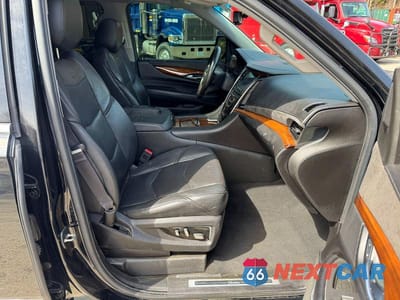 Piąte zdjęcie samochodu w środku: 2017 CADILLAC ESCALADE LUXURY VIN:1GYS4BKJ6HR196848 - miniatura