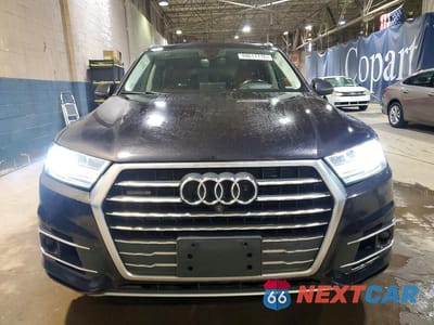 Piąte zdjęcie samochodu w środku: 2017 AUDI Q7 PRESTIGE VIN:WA1VABF74HD027509 - miniatura