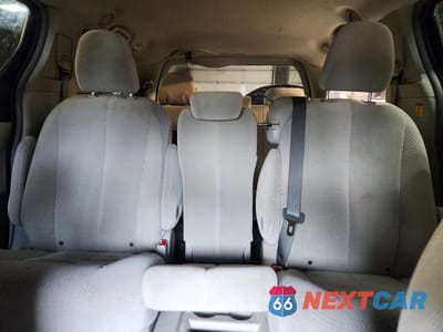 Zdjęcie 10 z 13 samochodu: 2012 TOYOTA SIENNA LE VIN:5TDKK3DC7CS178188 - miniatura