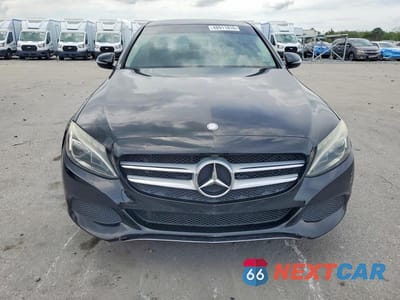 Piąte zdjęcie samochodu w środku: 2016 MERCEDES-BENZ C 300 4MATIC VIN:55SWF4KB0GU100799 - miniatura