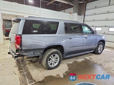 Trzecie zdjęcie samochodu z tyłu: 2019 CHEVROLET SUBURBAN LT 4WD 5.3L V8 VIN:1GNSKHKC3KR139912 - miniatura