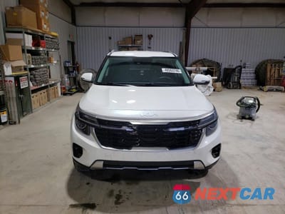Piąte zdjęcie samochodu w środku: 2024 KIA SELTOS S VIN:KNDEUCAA0R7607362 - miniatura