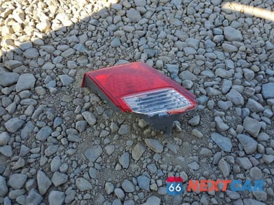 Zdjęcie 12 z 13 samochodu: 2004 HONDA CIVIC LX VIN:2HGES16574H551182 - miniatura