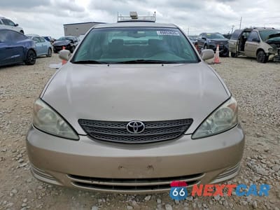 Piąte zdjęcie samochodu w środku: 2002 TOYOTA CAMRY XLE V6 VIN:4T1BF30K82U531626 - miniatura