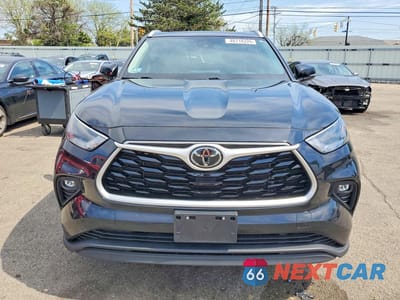 Piąte zdjęcie samochodu w środku: 2022 TOYOTA HIGHLANDER XLE VIN:5TDHZRBH4NS575741 - miniatura