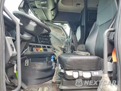 Piąte zdjęcie samochodu w środku: 2022 FREIGHTLINER CASCADIA 126 SEMI TRUCK VIN:3AKJHHDR9NSNK4321 - miniatura