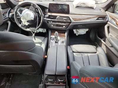 Zdjęcie 8 z 12 samochodu: 2019 BMW 530 XI VIN:WBAJA7C51KG910488 - miniatura