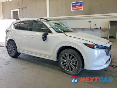 Czwarte zdjęcie samochodu z boku: 2025 MAZDA CX-5 SIGNATURE VIN:JM3KFBXY5S0612266 - miniatura