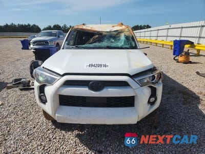 Piąte zdjęcie samochodu w środku: 2023 TOYOTA 4RUNNER SR5 VIN:JTEEU5JR2P5294823 - miniatura