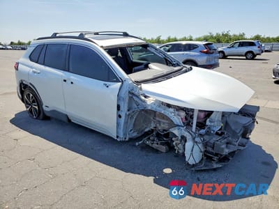 Czwarte zdjęcie samochodu z boku: 2024 TOYOTA COROLLA CROSS HYBRID XSE VIN:7MUFBABGXRV039263 - miniatura