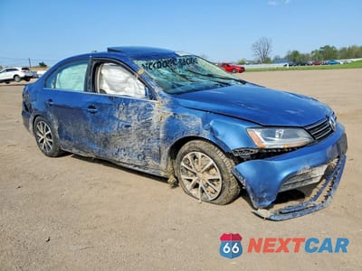 Czwarte zdjęcie samochodu z boku: 2017 VOLKSWAGEN JETTA SE VIN:3VWDB7AJ7HM297981 - miniatura