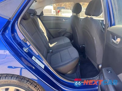 Zdjęcie 6 z 10 samochodu: 2018 HYUNDAI ACCENT GLS VIN:3KPC24A3XJE005772 - miniatura