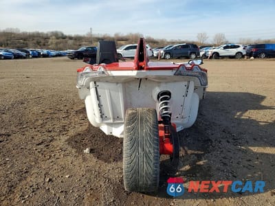 Czwarte zdjęcie samochodu z boku: 2016 POLARIS SLINGSHOT SL VIN:57XAAPFA1G5111817 - miniatura