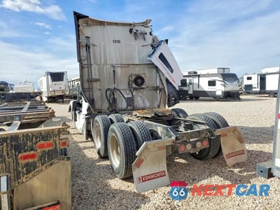 Trzecie zdjęcie samochodu z tyłu: 2023 KENWORTH CONSTRUCTION T680 VIN:1XKYD49X1PJ255585 - miniatura