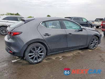 Trzecie zdjęcie samochodu z tyłu: 2024 MAZDA 3 PREFERRED VIN:JM1BPALMXR1711298 - miniatura