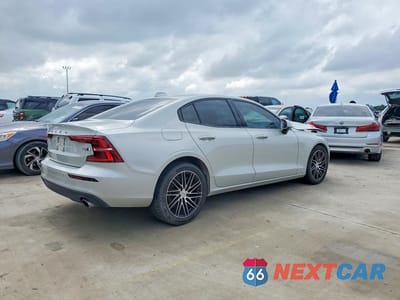 Trzecie zdjęcie samochodu z tyłu: 2019 VOLVO S60 T6 MOMENTUM VIN:7JRA22TK7KG003545 - miniatura