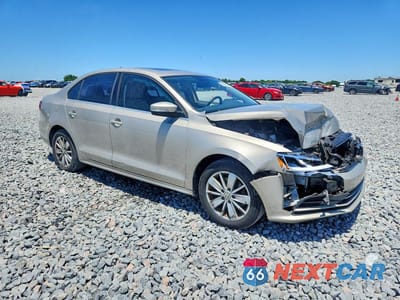 Czwarte zdjęcie samochodu z boku: 2016 VOLKSWAGEN JETTA SE VIN:3VWD67AJ6GM332013 - miniatura