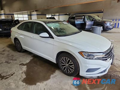 Czwarte zdjęcie samochodu z boku: 2019 VOLKSWAGEN JETTA S VIN:3VWC57BU1KM194672 - miniatura