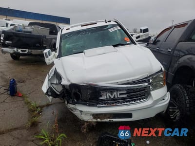 Piąte zdjęcie samochodu w środku: 2014 GMC SIERRA K2500 DENALI VIN:1GT125E8XEF165598 - miniatura