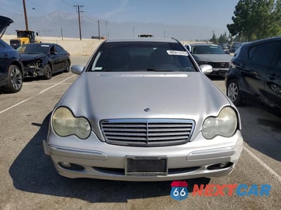 Piąte zdjęcie samochodu w środku: 2001 MERCEDES-BENZ C 240 VIN:WDBRF61J11F088893 - miniatura