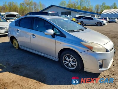 Czwarte zdjęcie samochodu z boku: 2010 TOYOTA PRIUS III VIN:JTDKN3DU4A0005101 - miniatura