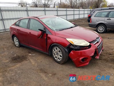 Czwarte zdjęcie samochodu z boku: 2014 FORD FOCUS SE VIN:1FADP3F22EL434410 - miniatura