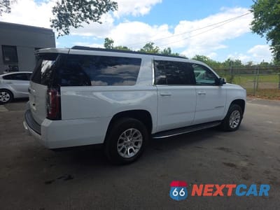 Czwarte zdjęcie samochodu z boku: 2020 GMC YUKON XL C1500 SLT VIN:1GKS1GKC5LR286809 - miniatura