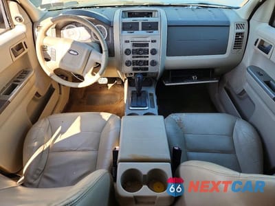 Zdjęcie 8 z 13 samochodu: 2008 FORD ESCAPE XLT VIN:1FMCU93118KE73766 - miniatura