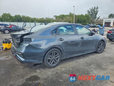 Trzecie zdjęcie samochodu z tyłu: 2021 KIA FORTE GT LINE VIN:3KPF34AD4ME308327 - miniatura