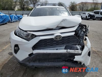 Piąte zdjęcie samochodu w środku: 2020 TOYOTA RAV4 XLE VIN:JTMW1RFV8LD056277 - miniatura