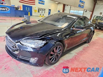 2016 TESLA MODEL S 5YJSA1E43GF123908 - główne zdjęcie licytacji z USA - miniatura