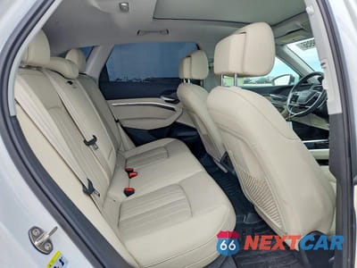 Zdjęcie 11 z 14 samochodu: 2021 AUDI E-TRON PREMIUM VIN:WA1AAAGE8MB038556 - miniatura